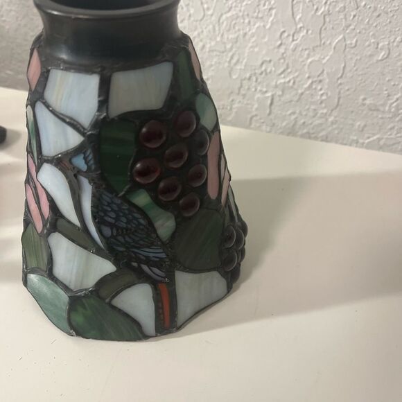 Vintage Tiffany Stained Glass pendant Lamp Shade Bird /berries/flower - Picture 2 of 10